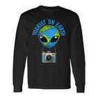 Tourist T Der Tourist On Earth Alien Earth Day Bevorzugt Den Tag Der Erde Langarmshirts