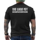 With Sayings Die Lage Ist Besaufniserregend T-Shirt mit Rückendruck