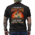 Ich Bin Im Ruhestand Mein Einziger Chef Ist Jetzt Meine Frau T-Shirt mit Rückendruck