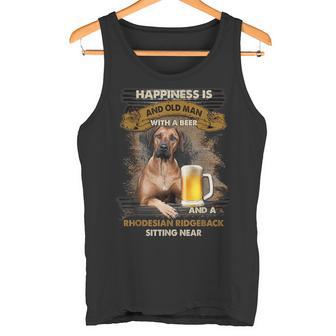 Glück Ist Ein Alter Mann Mit Einer Bier Rhodesian Ridgeback Tank Top - Geschenkecke