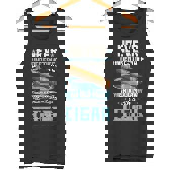 Nunca Subestimes A Un Anciano Con Un Cigarro Camiseta sin mangas - Regaloses