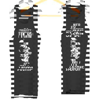 Nunca Subestimes A Un Anciano Con Un Saxofón Camiseta sin mangas - Regaloses