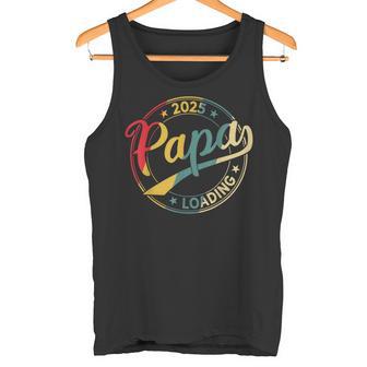 Papa 2025 Loading Werdender Papa 2025 Retro Papa Est 2025 Tank Top - Geschenkecke