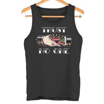 Trust No Oneintage Snake Handshake Tank Top - Geschenkecke