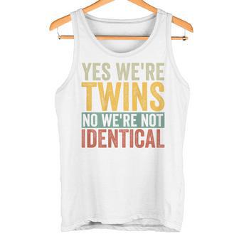 Ja Wir Sind Zwillinge Nein Wir Sind Nicht Identisch Tank Top - Geschenkecke