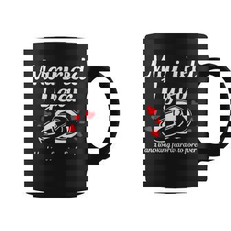 Casado 1 Año Y Mirando Hacia Adelante Para Siempre 1Er Aniversario Taza de café - Regaloses