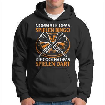 With Die Coolen Grandpas Spielen Dart Grandpa Dart Player Kapuzenpullover - Geschenkecke