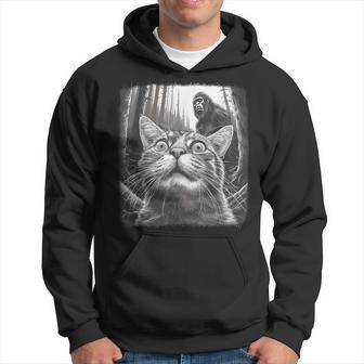 Surprised Scared Cat Selfie With Sasquatsch Bigfoot 0D4erf Hoodie - Thegiftio UK