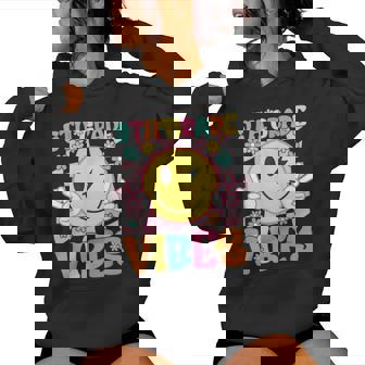 5Th Grade Vibes Smile Face Back To School Fifth Grade Women Hoodie - Thegiftio UK