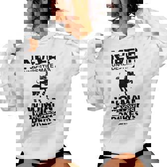 Ne Sous-Estimez Jamais Une Qui Aime Les Ânes Donkey Sweat à capuche femme - Cadeauxyz
