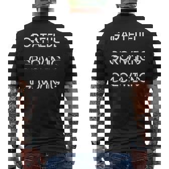 Affirmations De Soi Texte Reconnaissant Grandissant Brillant Moi & Famille T-shirt imprimé au dos - Cadeauxyz