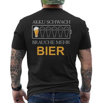 Akku Schwach Brauche Mehr Bier T-Shirt mit Rückendruck - Geschenkecke