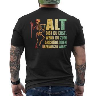 Alt Bist Du Erst Wenn Du Zum Archaeologist Überwiesen Wird T-Shirt mit Rückendruck - Geschenkecke