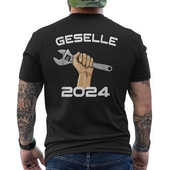 Bestandene Gesellenprüfung Gesellenbrief Azubi Geselle 2024 T-Shirt mit Rückendruck - Geschenkecke