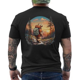 Camping Abenteuer Natur Bär Wandern Berge T-Shirt mit Rückendruck - Geschenkecke