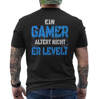 Console Player Ein Gamer Alter Nicht Er Levelt T-Shirt mit Rückendruck - Geschenkecke