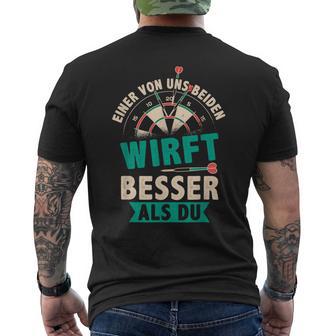 Dart Eineron Uns Beiden Wirft Besser Als Du German T-Shirt mit Rückendruck - Geschenkecke