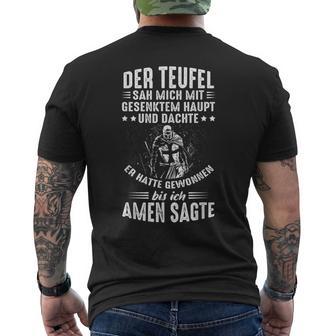 Der Devil Sah Mich Mit Gesenktem Haupt Bis Ich Amen Sagte T-Shirt mit Rückendruck - Geschenkecke