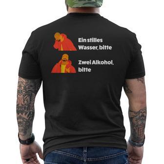 Ein Stilles Wasser Bitte X Zwei Alkohol Bitte Yes No Meme T-Shirt mit Rückendruck - Geschenkecke