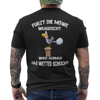 Furzt Die Möwe Waagercht Nordic German Humour T-Shirt mit Rückendruck - Geschenkecke