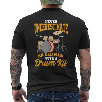 Homme Ne Sous-Estimez Jamais Unieil Homme Avec Une Batterie T-shirt imprimé au dos - Cadeauxyz