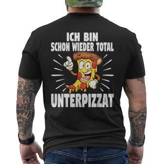 Ich Bin Schon Wieder Total Unterpizzat Pizza T-Shirt mit Rückendruck - Geschenkecke