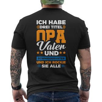 Ich Habe Drei Titel Opaater Schwiegerfater T-Shirt mit Rückendruck - Geschenkecke