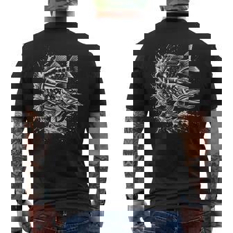 Le Brochet Saute Hors De L'eau Poisson Pour Les Pêcheurs T-shirt imprimé au dos - Cadeauxyz