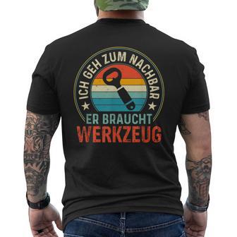 Neighbor Needs Tool Slogan T-Shirt mit Rückendruck - Seseable