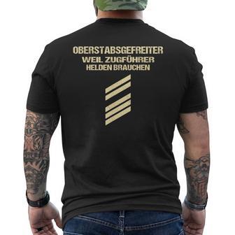 Oberstabsgefreiter Weil Zugführer Helden Braucht T-Shirt mit Rückendruck - Geschenkecke