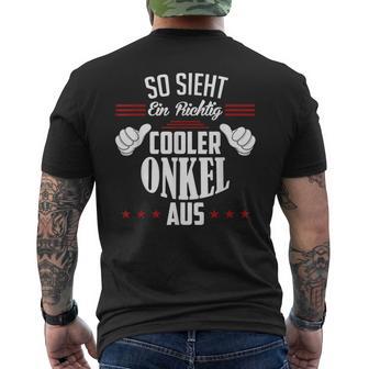 So Sieht Ein Richtig Cooler Onkel Aus Uncle T-Shirt mit Rückendruck - Geschenkecke