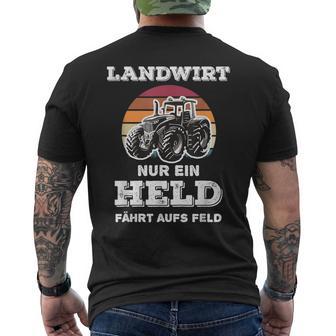 Trktor Nur Ein Held Fahrt Auf S Feld T-Shirt mit Rückendruck - Geschenkecke