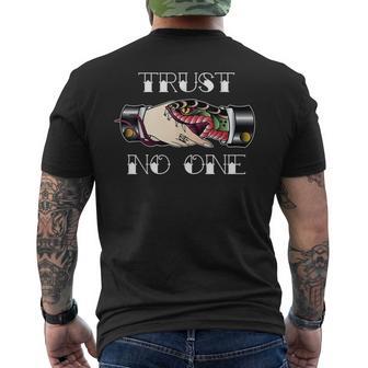 Trust No Oneintage Snake Handshake T-Shirt mit Rückendruck - Geschenkecke