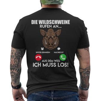 Wildschweinjagd Die Wildschweine Rufen An Muss Los Jäger T-Shirt mit Rückendruck - Geschenkecke