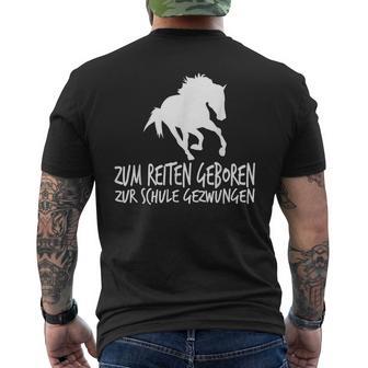 Zum Reiten Geboren Zur Schule Gezzwungen S T-Shirt mit Rückendruck - Geschenkecke