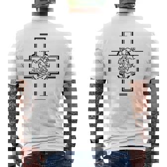 Bannière Avec Symbole De La Croix Maltaise T-shirt imprimé au dos - Cadeauxyz