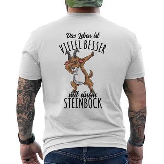 Das Leben Ist Besser Mit Einem Steinbock T-Shirt mit Rückendruck - Geschenkecke