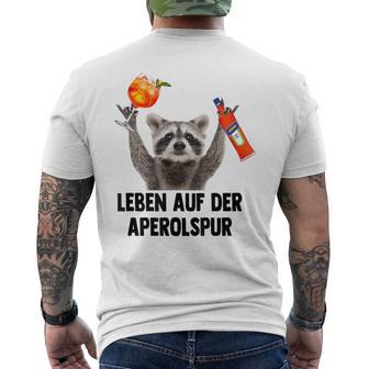 Leben Auf Der Aperolspur Raccoon Meme Racoon Pedro Spritz T-Shirt mit Rückendruck - Geschenkecke