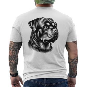 Stolzer Rottweiler Kopf Im Zeichenstil Auf Brust T-Shirt mit Rückendruck - Geschenkecke