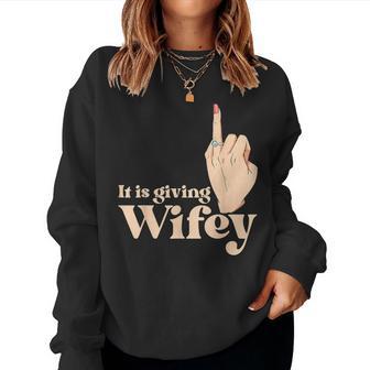 Engagement Fiance It Giving Wife Bachelorette Party Women Sweatshirt - Thegiftio UK