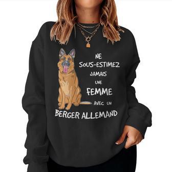 Ne Sous-Estimez Jamais Une Avec Un Berger Allemand Women Sweatshirt - Cadeauxyz
