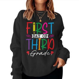 Retro First Day Of Third Grade Team Students Back To School Women Sweatshirt - Thegiftio UK