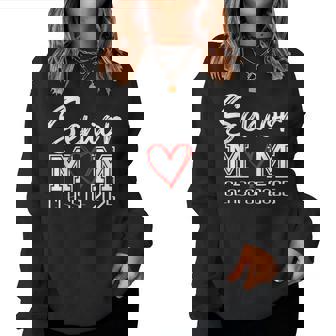 Senior Mom Class Of 2025 Proud Mom Of Graduate Heart Mom Women Sweatshirt | Seseable UK