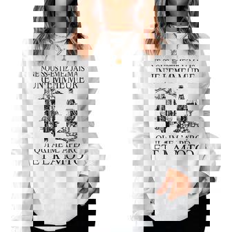 Ne Sous Estimez Jamais Une Mûre Qui Aime L'apéro Women Sweatshirt - Cadeauxyz