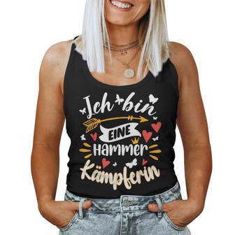 Eine Hammer Kämpferin Für Frauen Kämpferin Geschenk Tank Top Frauen - Geschenkecke