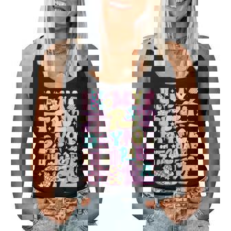 Groovy In My First Day 4Th Grade Era Back To School Girls Women Tank Top | Seseable FR