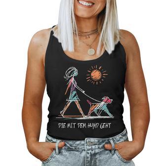 Women's Die Mit Dem Hund Geht Tank Top Frauen - Geschenkecke