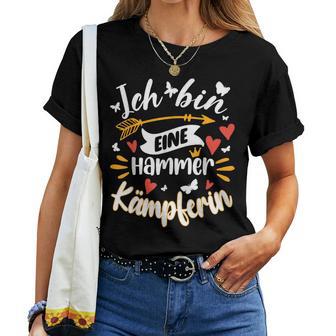 Eine Hammer Kämpferin Für Frauen Kämpferin Geschenk T-shirt Frauen - Geschenkecke