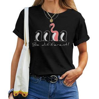 Flamingo Funky Pink Flamingo Penguin Be Different T-shirt Frauen - Geschenkecke