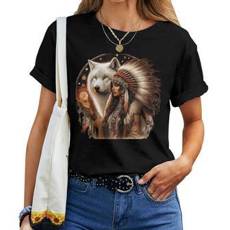 Indian Native American Woman With White Wolf Vitage Women T-shirt - Thegiftio UK